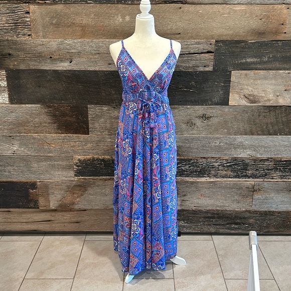 Dresses & Skirts - Empire Style Adjustable Spaghetti Strap Flowy Maxi Dress. Small